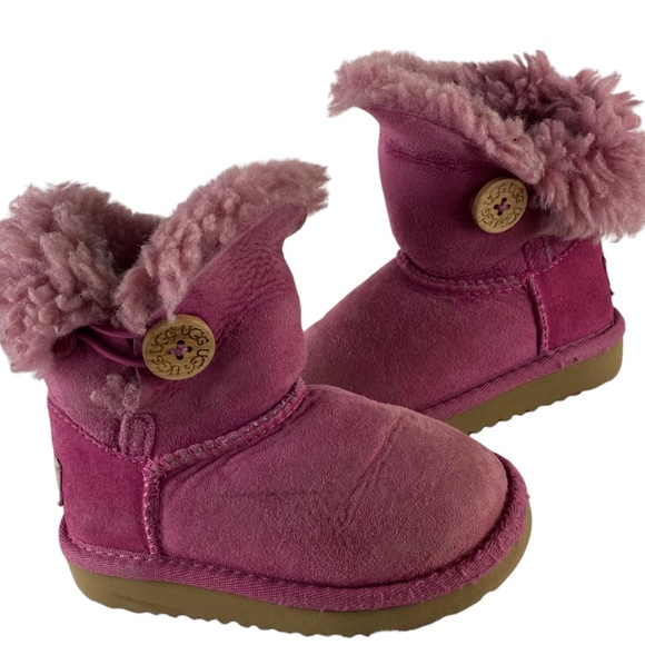 UGG Mini Bailey Button Boots Girls Sz 7 Pink Shearling Fur Lined Suede - Picture 1 of 8